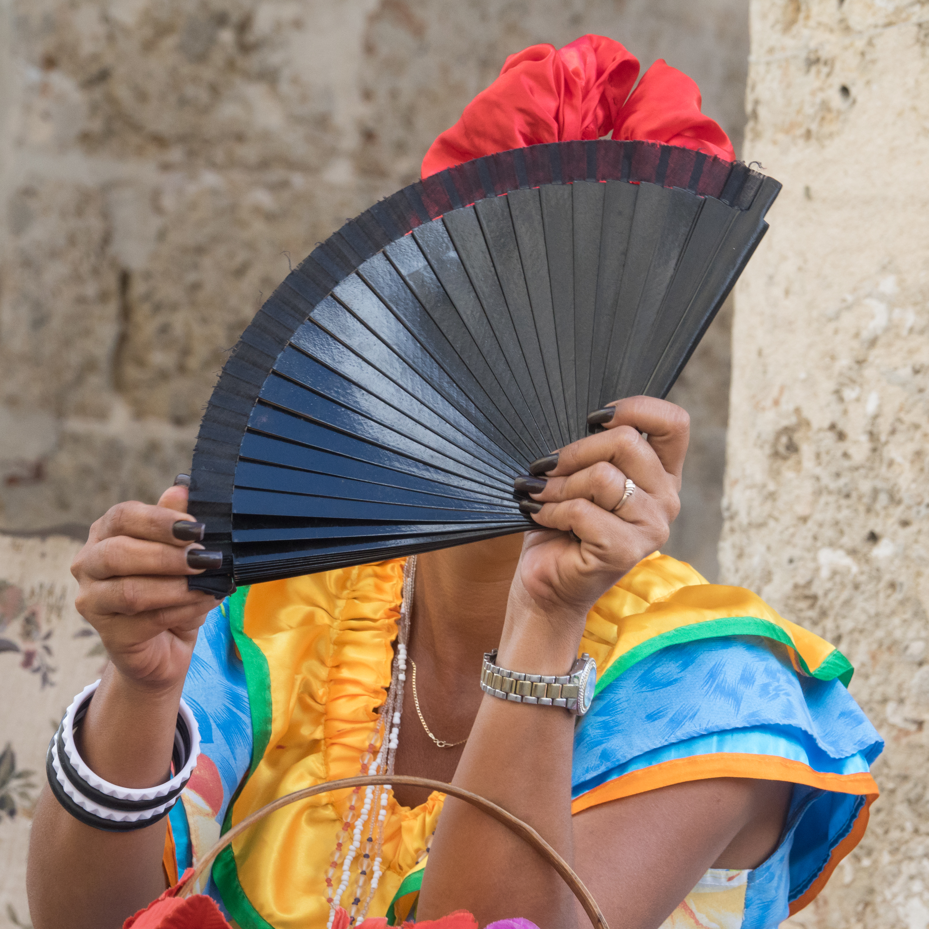 Costumed woman with fan, Havana (2017)