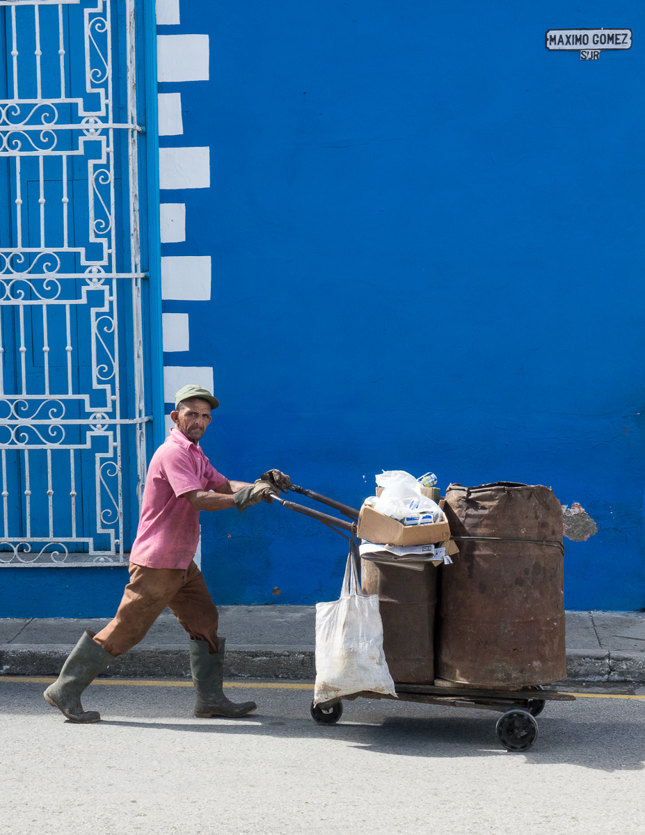 Man pushing cart. Trinidad