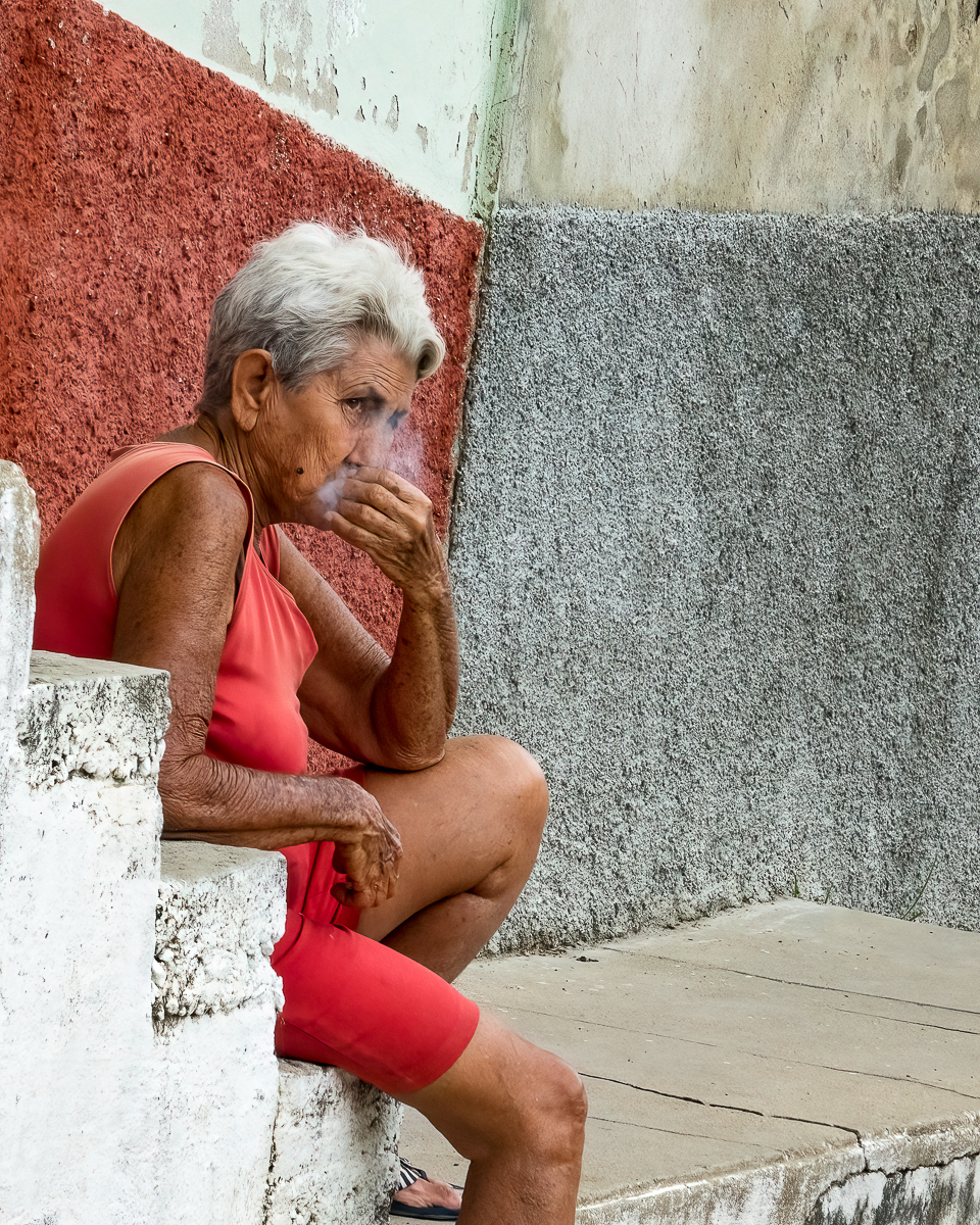 Woman smoking, Sancti Spiritus