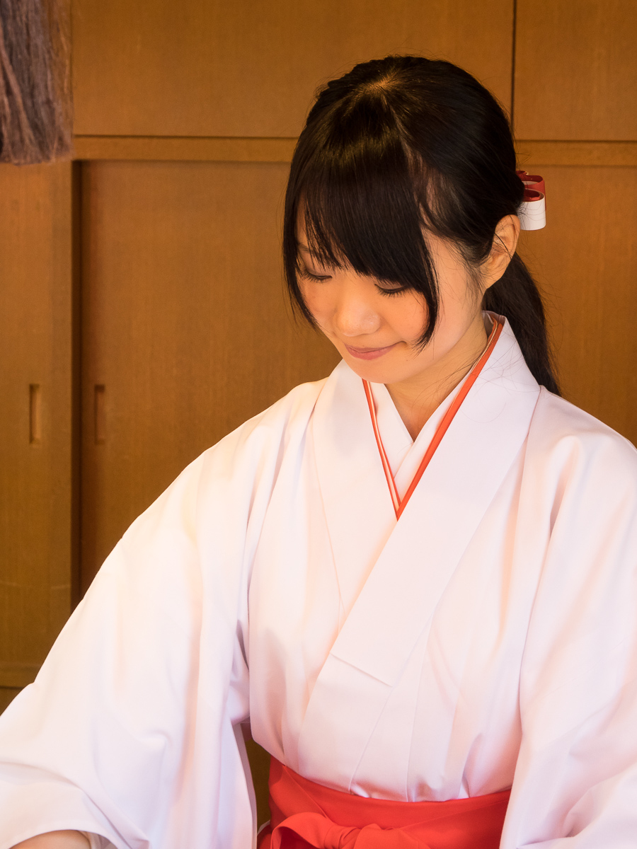 Young woman, Ikuta Shrine, Kobe